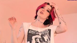 LanaBeexo Seduces Her Roommate’s Girlfriend In Steamy Threesome