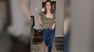 Makoshake Lifts Her Green Top And Playing Tits Leak Porn