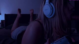 Gamer Stepmom Lalunalewd Rides A Vibrating Controller