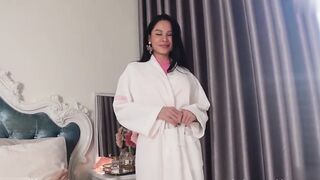 Vina Moon Delivers A Luxury Handjob As A Private Masseuse