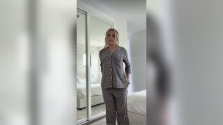 Piper Rockelle Flashes Her Perfect Bare Buttocks