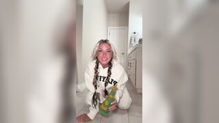 Zonamaeee Orgasms While Riding A Tentacle Toy