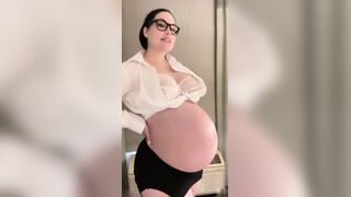 Veronika Black Pleasures Herself With Oil While Pregnant