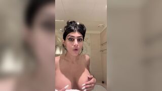 Mia Khalifa Bare Tits Out Cleaning Herself Leak Onlyfans Ppv