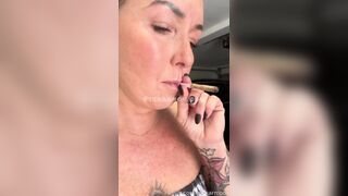 Ishrn Aka Pixxarmom Upview Of Her Pussy Lips With Anal Plug Leak Fansly Video