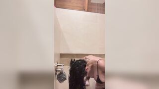 Mia Khalifa Shave Her Arm With Big Tits Out In Shower Leak Ppv Onlyfans Video