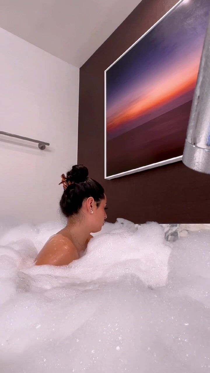 Sam Frank Nude Tits And Booty Teasing In Bath Onlyfans Leaked - SheeshFans